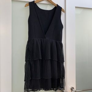 Sleeveless deep V neck back dress